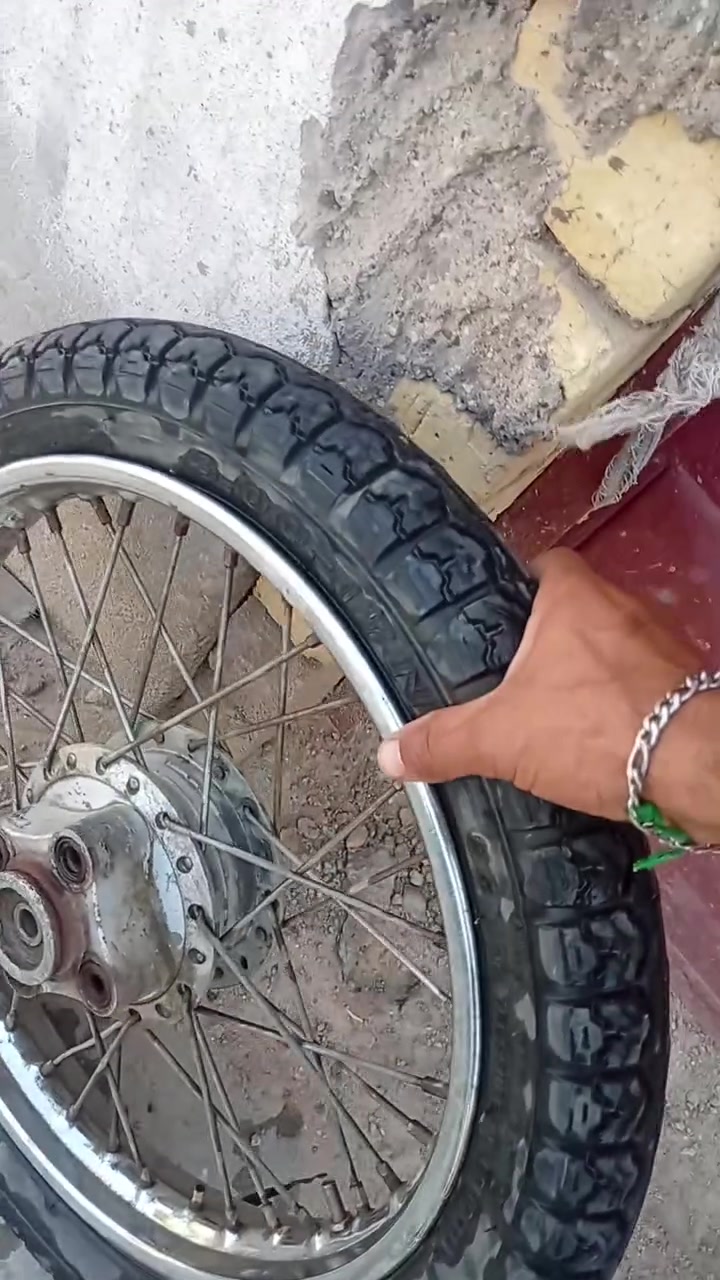 ويل خلفي نضيف سعره 25 هوه وتاير ماله ***********
كوت سفحه مقابيل شارع شيرازي
