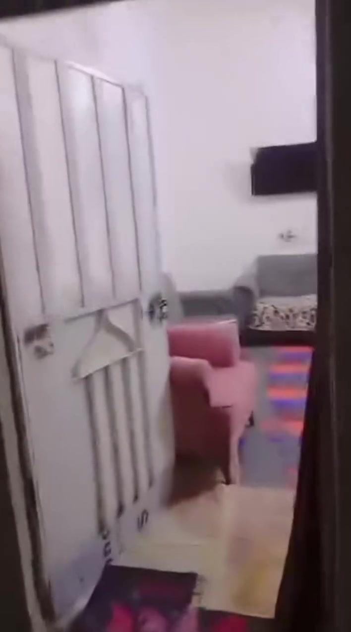 السلام وعليكم
بيت للبيع بحي الخطيب ثانيه البيت تجاوز 
متوفر لهم مي وكهرباء وشار ع وأجهيتين 
البيت حلو ومرتب وبناء حديث
 سعره 25 مليون وقابل للتفاوض 
للستفسار اتصل علئ ***********
