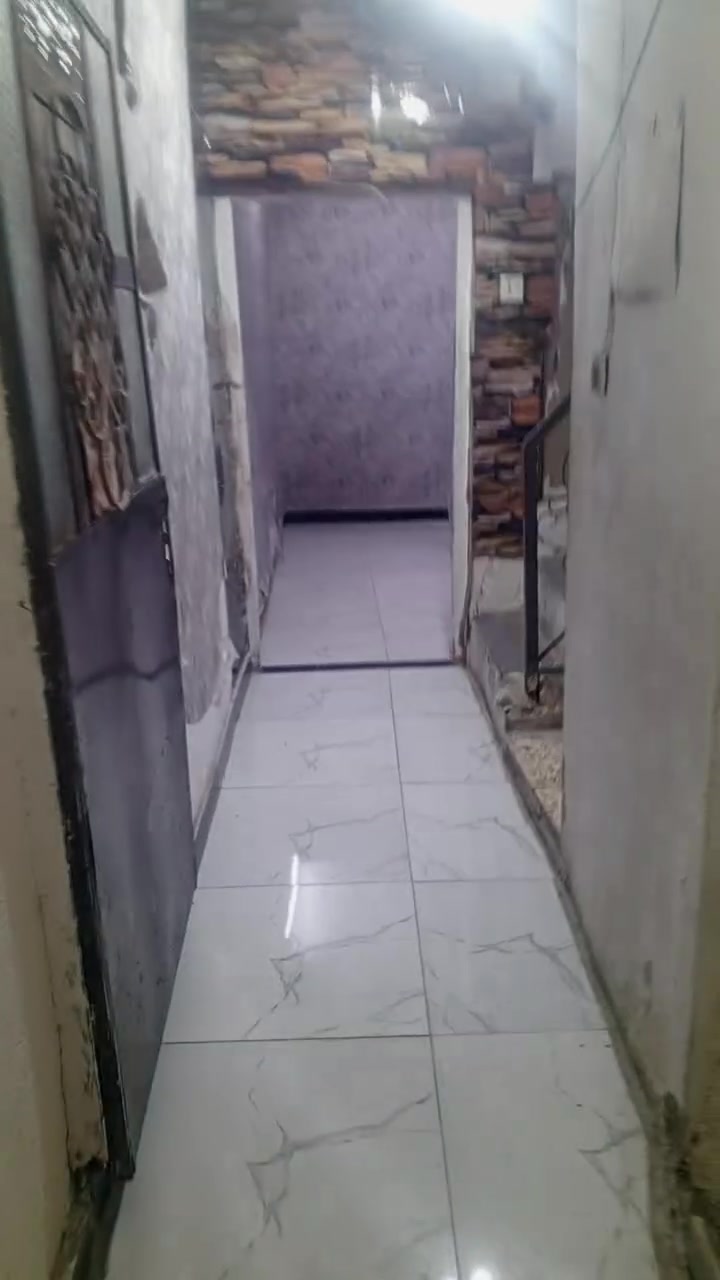 السلام عليكم بيت اليجار زعفرانية شارع المركز مقابيل مركز الشرطه ايجاره ٣٥٠ عرفتين فوك وجوه صاله مطبخ وحمام وتواليت *********** المراجعه مكتب ابو فضل المحمداوي
