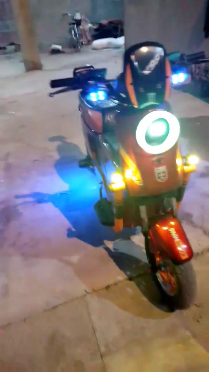 سلام عليكم دراجه اكس 900 كهربائيات شغاله السعر 400 وبيها مجال للإتصال ***********
