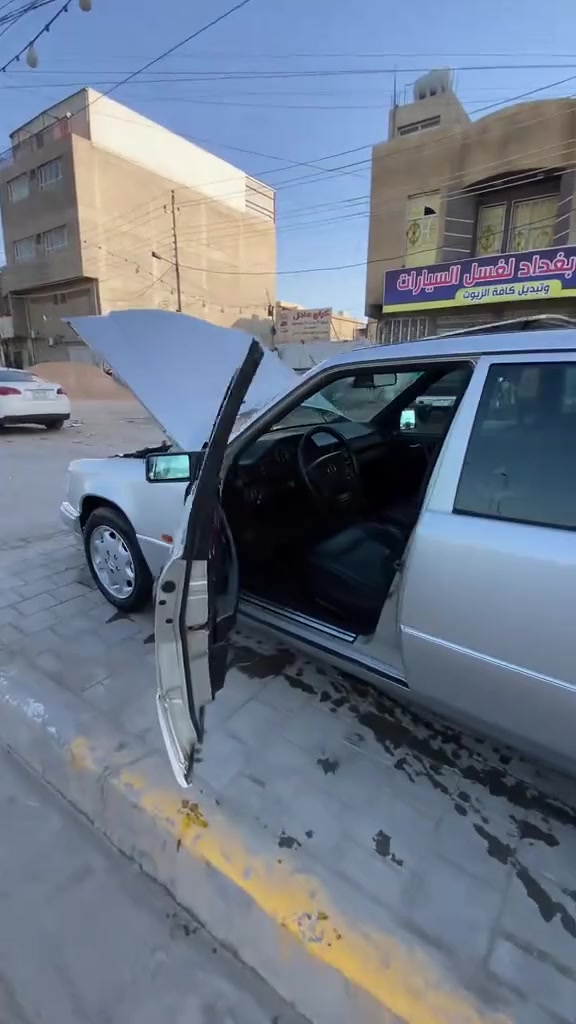 السلام عليكم للبيع مرسيدس دبE320
لون سلفر سياره لوك جديده بمعنى الكلمه السياره بسن الـ٢٠٢١ طالعه للشارع ومع هذا مبدل الصدر الامامي والخلفي عليهة ادامه كامله كلشي شغال بيهة بدون خياس محرك وكير بعده شركه لايتات زنون السياره شواصي تمشط عليهن رقم انبار تحويل اي مكان 

مكان السياره بغداد

السعر شده وخمسه 105$ 

فضلاً وليس امراً الي ميشتري لايتصل 

***********
