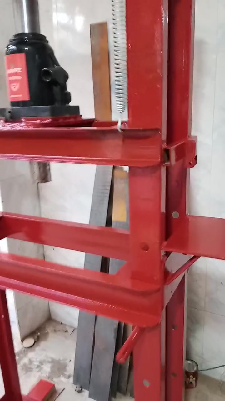 ابريس ٥٠ طن شغل درجه اولى حديد ثقيل بسعر مناسب جدا موبايل ***********
