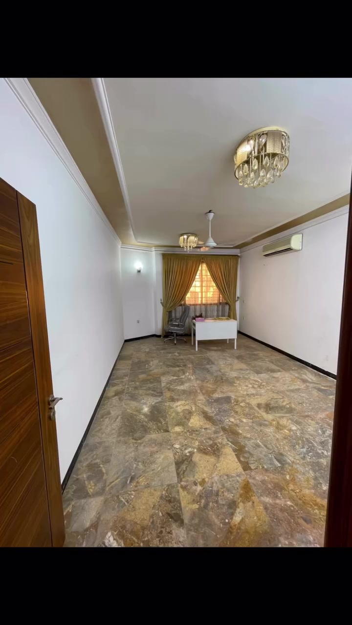 🔥تحية طيبة 

🏡 عقار تجاري للإيجار – العرصات 
📍قرب قرية دجلة

✨ تفاصيل العقار:
📐 المساحة: 250م² 
🛏️ 4 غرف نوم
⭐ 2 غرف ماستر (سويت)
🛁 2 حمام 🛋️ صالة استقبال
🏠 صالة جلوس (هول)
🍽️ مطبخ 🌿 2 منور 🌅 بلكونة

🏢 مناسب لـ: الشركات فقط
💰 الإيجار: 50$ ورقة شهرياً

🔎 رمز العقار: 471
📱اتصال ***********
💬 واتساب: ***********
✨ نستقبل جميع عروض البيع والإيجار 
للعقارات السكنية والتجارية.
رابط قناة الواتساب 
https://whatsapp.com/channel/0029Vb7Uz8yDp2Q3t1cIWg30
#عقار #قرية_دجلة ##الجادرية #ايجارات_الكراده للايجار
