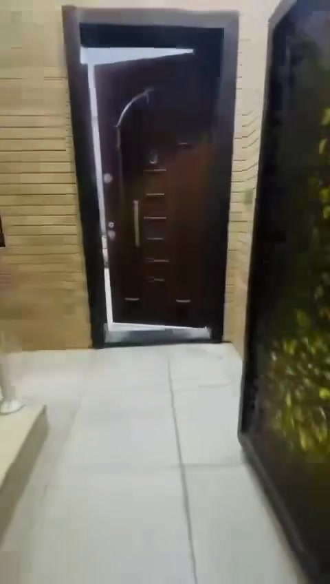 � للإيجار – شقة مؤثثة ديلوكس

✨ فرصة مميزة للسكن في أحد أفضل مناطق المنصور.

📍 الموقع: المنصور – خلف مطعم صاج الريف.

🔹 طابق أرضي
🔹 غرفة نوم
🔹 صالة
🔹 مطبخ
🔹 خدمات
🔹 مؤثثة بالكامل بأثاث ديلوكس
🔹 جاهزة للسكن فورًا

موقع هادئ ومميز، قريب من جميع الخدمات والأسواق، ومناسبة للعوائل أو الموظفين.

📞 للاستفسار والحجز يرجى التواصل
***********
