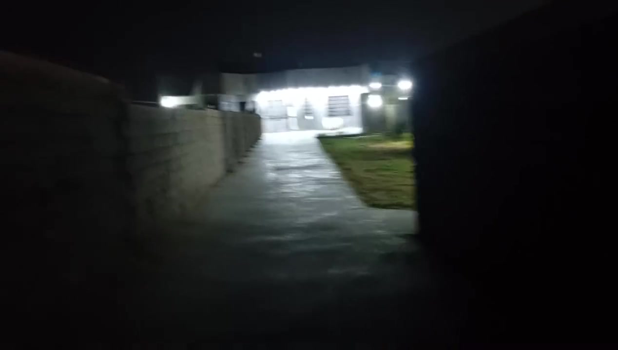 السلام عليكم نصف دونم وبي بيت البيع يتكون من حديقه وكراج لبيت بي ستقبال صاله +صاله ثانيه بي درج حمام غرف ثنين+مطبخ+صيحات خارجيه العنوان 9نيسان شارع المحد على الشارع العام ***********
