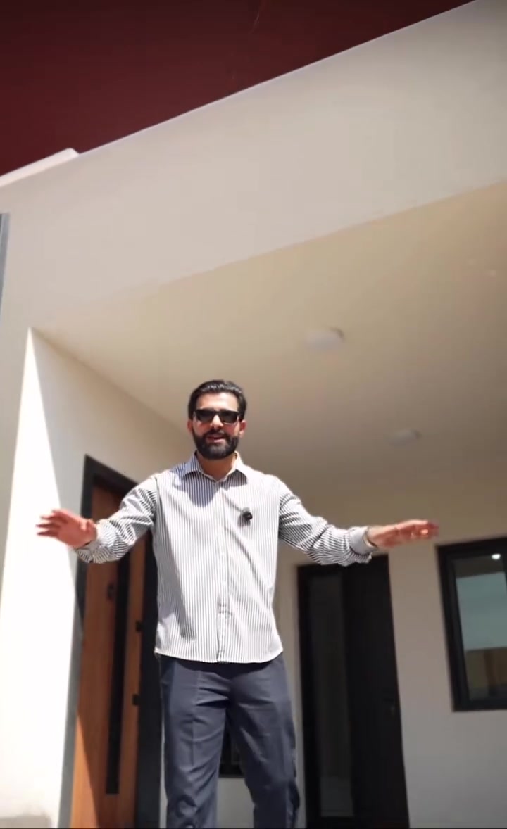 دار للبيع
في مجمع نيروز النجف السكني

مساحة ٢٠٠م

يقع الدار على السنتر الرئيسي

مقابل حديقة+مستوصف 

واصل ٥٥ مليون 

يباع بتطلوعة مناسبة 

للاستفسار اكثر 

***********
