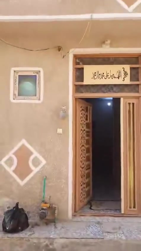 للبيع بيت 50م طابقين تفاصيل داخل الفيديو 
المكان الجاير يم صيدلية صافي الصفا 
قريب ع الشارع العام 
قرار 25
للستفسار اكثر 

‭+964 773 718 9753‬
اتصال او واتساب
