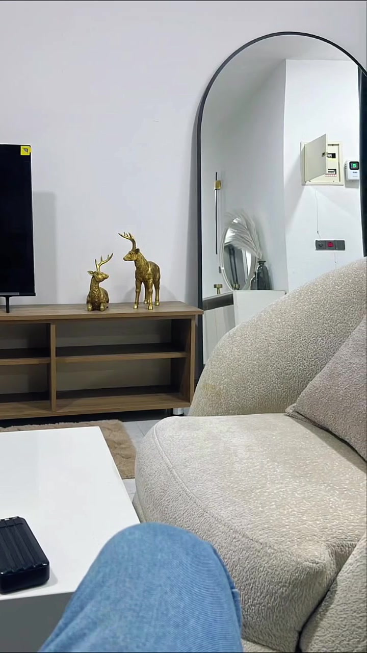 🏡 شقة للإيجار  مجمع سكني في قلب الكرادة

✨ الموقع:

كرادة – ساحة كهرمانة، بجانب فندق الماس.

تبعد فقط 5 دقائق عن العرصات والجادرية.

🔹 مواصفات الشقة:

• غرفتا نوم

• صالة مفتوحة مع المطبخ

• مؤثثة بالكامل (Full Furniture)

🔹 الخدمات:

✅ كهرباء 24 ساعة

✅ سكيورتي

✅ باركن خاص للسيارات

للاستفسار ع الخاص 

***********
