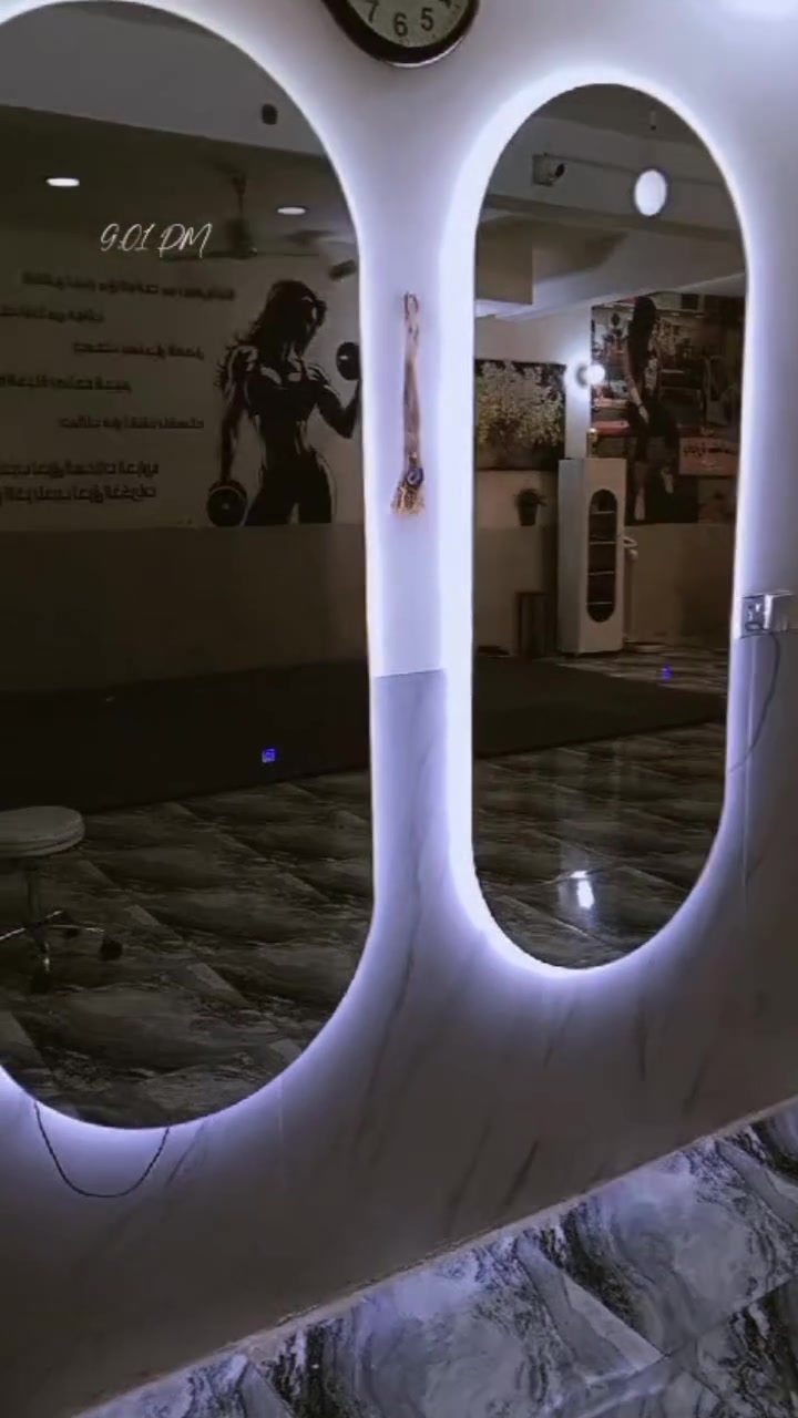 مرايات للبيع بسعر مناسب وياهن جهاز بخار للوجه وياهن جهاز للشعر شعر مناسب كل قطعه ولها سعرها ***********

