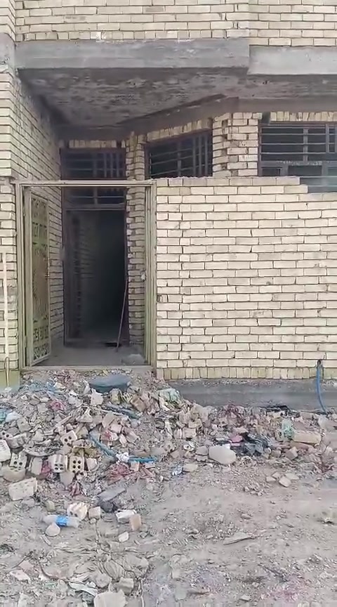 السلام عليكم بيت مساحة 75 متر 5×15 مدخلين الضباط الثانية مربع الحشد قرب ملعب رسول مي حلو كهرباء مجاري المنطقه مقبله ع خدمات ان شاء الله 37 وبي مجال ***********
