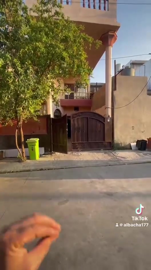 دار للبيع مساحه 125م 
موقع حي الخضراء 
طابي صرف بسم شخص واحد 
سعر مناسب جدا 95ملوين وبي مجال 
***********
***********
