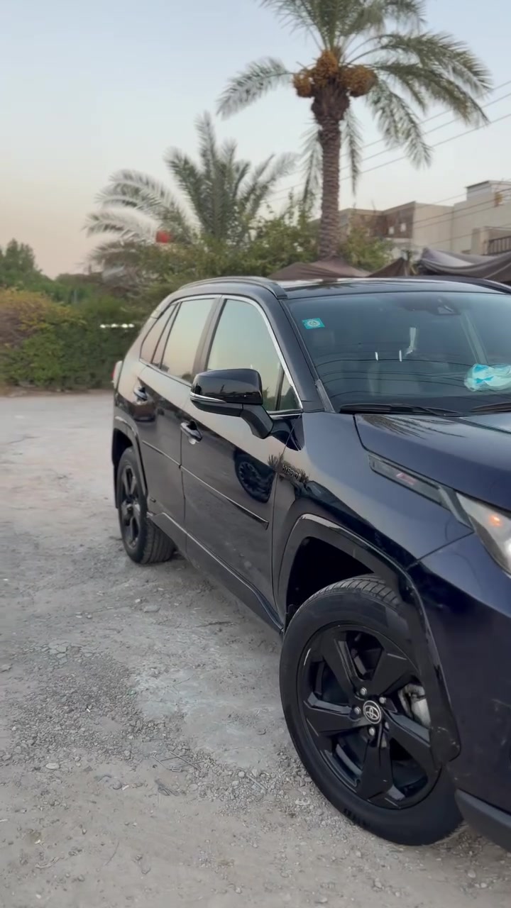 تويوتا راف فور هايبرد 2021
المواصفات XSE 
المحرك :2500 هايبرد
ماشية 60 الف مايل
فتحة سقف 
تو كلر السيارة نيلي وأسود 
رادار حساس كامرة خلفية 
كشتات جلد 
المراية الوسطية كامرة وتعتيم ذاتي
السيارة فول مواصفات للاخير 
الاضافات:
عدسة LED لايت زينون
تغليف البجم كامل pdf مع ضمان عشر سنوات من مركز GMC FILM
الضرر : حافة البنيد مصلح ومصبوغ كلش بدون لا شاصي ولا فخذ السيارة جديدة بمعنى الكلمة
السيارة عليها تخم تاير جديد صدر بشرط مكينة كير بشرط وعليها سيرفس كامل يم مركز CAR PLUS
السيارة جديدة وتخبل والي ياخذها بالعافية عليه ميصرف عليها ربع لان محافظ عليها وكل وقت سيرفس اوديها للمركز.
السعر 215 وبيها مجال للطيبين 
مع فائق الشكر والتقدير
***********
 واتساب***********
