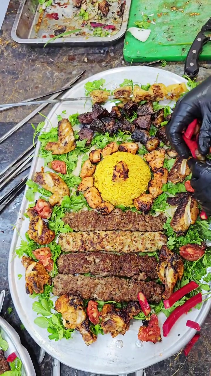 بشرى سارة لاهالي محافضة واسط
 يعلن مطعم أبن خاور  ....
(المطعم مفتوح على مدار الساعة )٢٤ ساعة موجودين لتقديم أفضل الخدمات وأجود المشاوي الكم 
خدمة التوصيل وداخل المطعم شوكت ماتحبون !! ❤️
وأهم شي الخبز الحار لان تنورنا مايطفى طــــــول اليوم 🔥
العنوان /  واسط الكوت شارع الكورنيش 
خدمة التوصيل ***********
