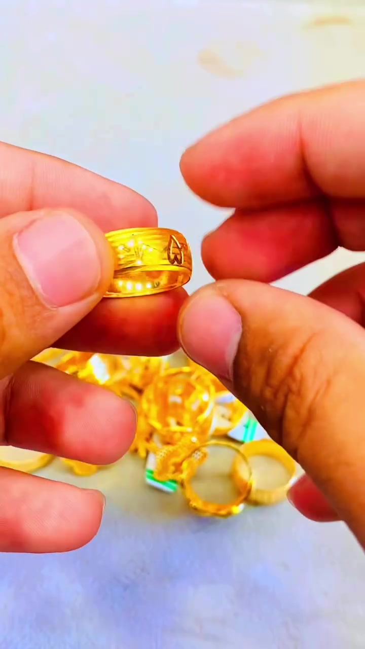 #مجوهرات_الياقوت2 💎

العنوان بابل/محاويل/شارع التجاري.
        
. *********** مرتضى        
  *********** محمد
  ***********حسين  
واتساب
