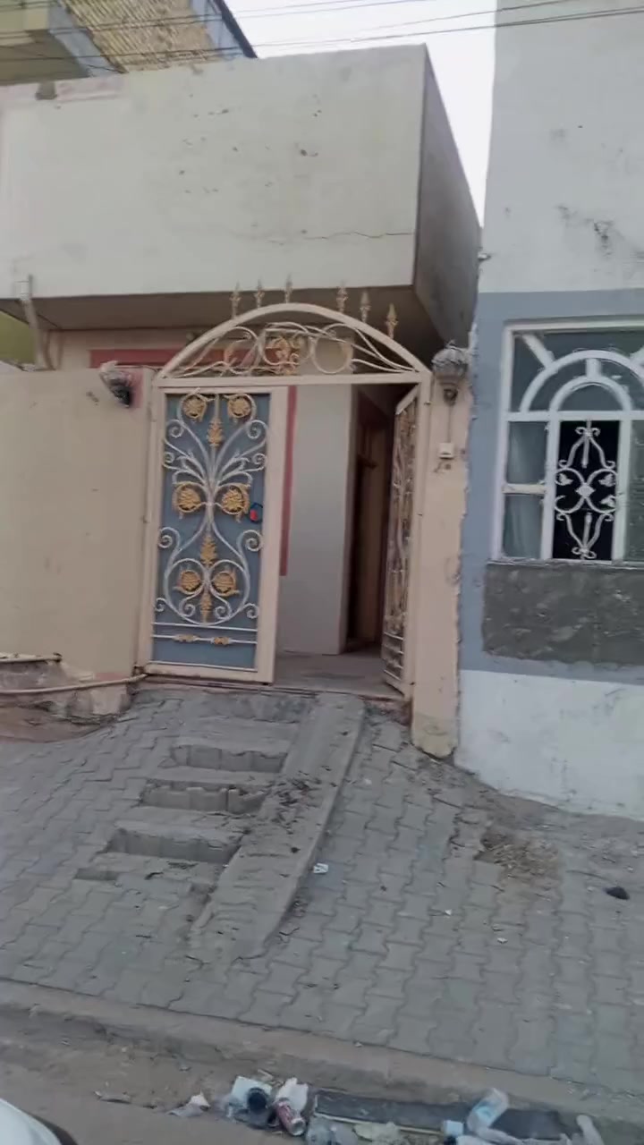 سلام عليكم بيت ١٠٠م للايجار حي ميسان شارع ٢٠م على الشريط سعر الايجار ٣٥٠ قفل واصل ماء وكهرباء بيت نظيف جدا للاستفسار الاتصال على الرقم التالي ***********
