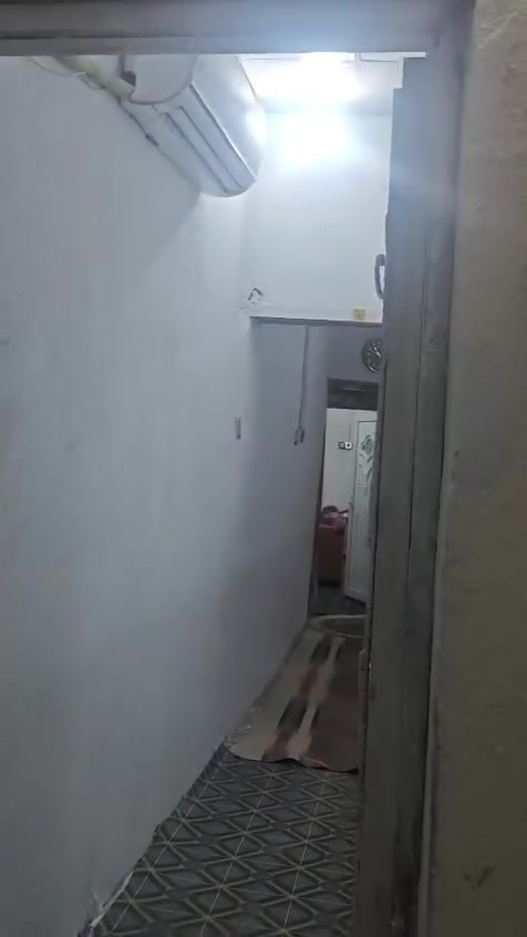 بيت تجاوز منطقه حي الاحرار قرب جسر العسكري
مساحه البيت 85 متر بيه غرفتين نوم وصاله ومطبخ وحمام وطارمه سقف سندويج وسقف ثانوي الارضيه صبه والحمام سيراميك الارضيه  رايده 15مليون وبيه مجال 
يرجى الاتصال على هذا الرقم *********** ابو زهراء
