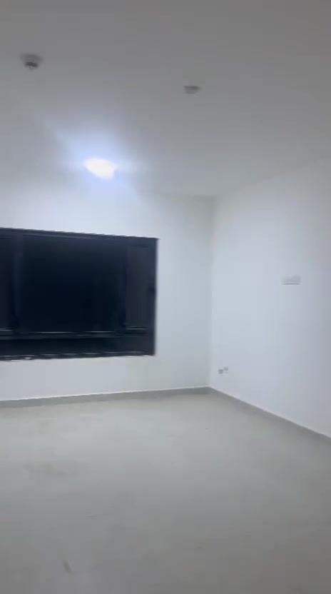 شقة زيرووو بمجمع دار السلام.. بس بـ 103 مليون! 🚨
​توقع عقد الاستلام بأيدك وتستلم المفتاح فوراً 🔑
​المساحة: 134 م (طابق 20 إطلالة خيالية)
​المطلوب: 103 مليون مقدم وباقي أقساط 735 ألف لمدة 20 سنة
​السعر الإجمالي الكلي: 279.4 مليون دينار
​⚠️ البيع مستعجل جداً وبسعر المحروق.. الأسبقية للّي يتصل أول!
​📞 للجادين فقط: ***********
​#مجمع_دار_السلام #شقق_للبيع #عقارات_بغداد #شقق_بالتقسيط #فرصة_العمر #عقارات_العراق #استثمار_عقاري #دار_السلام #شقق_فخمة #بغداد
