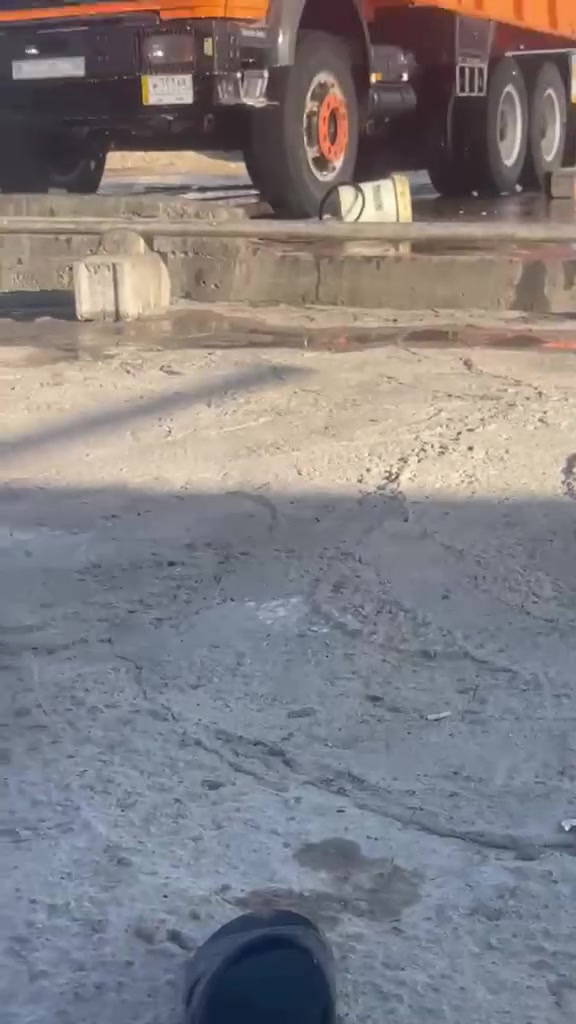 البي اثنه ابلاديه ٢٦/٣٥مجموعه جيف مكينه ٣٥بلادي قلاب السياره جديده وكفاله عامه قماره وشاصي بدون صبغ السيارة ماعيزه شي ابوجهك لشغل للستفسار توصل على الرقم ‭***********‬أو الرقم أو ‭***********‬
