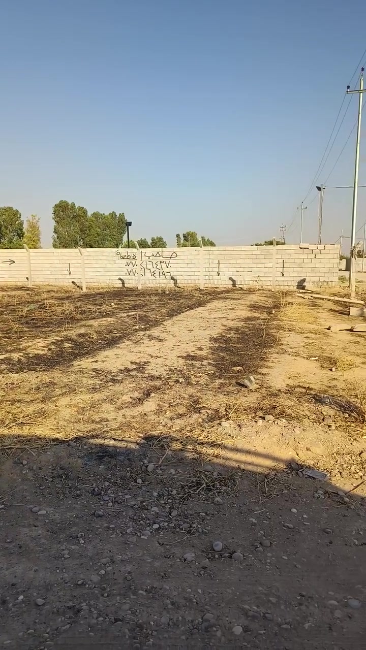 السلام عليكم قطعة للبيع ركن مساحة 370 متر
ترهم تنابع نص يعني 185
 مكان القطعة حي بدر نهاية فرع مول حسين بعد ماتعبر الملعب مسافة على ايدك اليمنة خدمات كهرباء متوفر وماء يبعد مسافة 100متر
للاستفسار الاتصال عالأرقام ***********
***********
السعر جدا مناسب سعر 370كامل 26بي مجال بسيط
