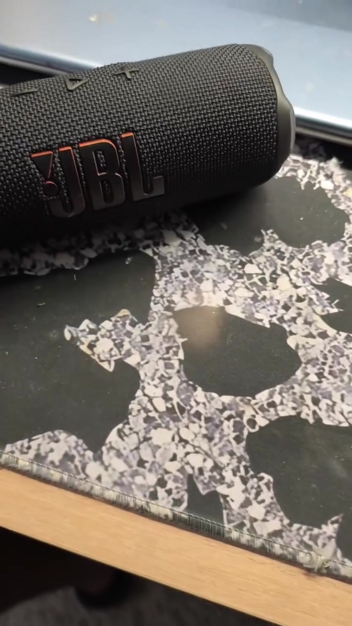 سلام عليكم JBL FLIP 7 كامل ملحقات طبعا بعدة اخو الحديد بي بس شخط بل علامة بعدة داخل بل ضمان ضد الماء و الغبار بل كامل وجودة الصوت هية تحجي سعر  120 وبي مجال لطيبين بغداد الدورة ***********
