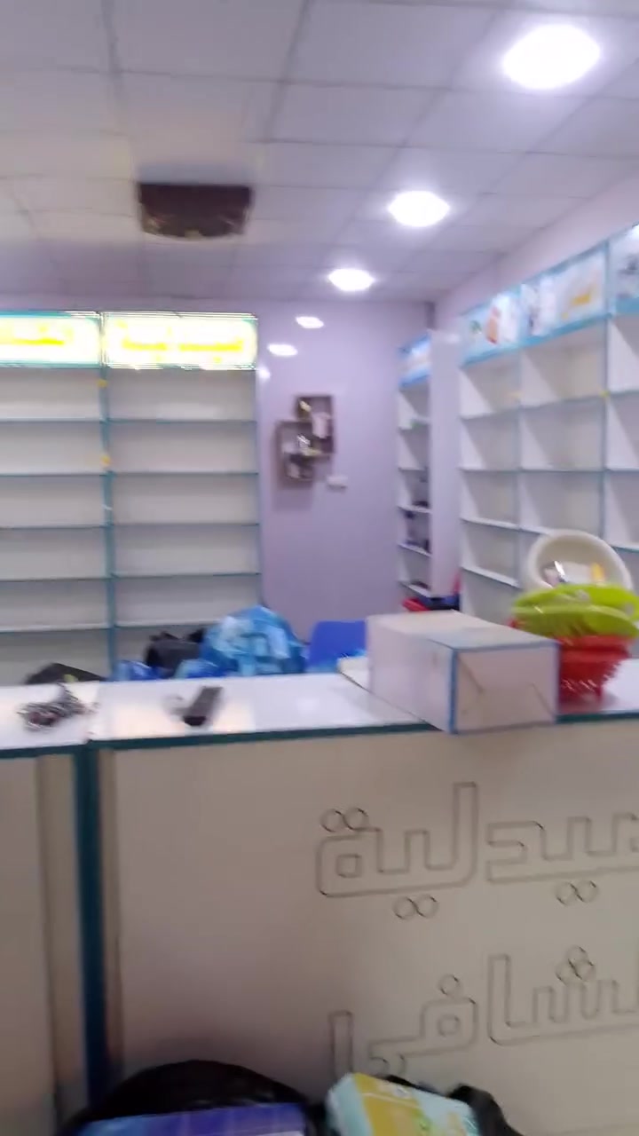 سلام عليكم 
فاترينات للبيع عدد 15
ارتفاع 2،5 وي الاعلان 
عرض 90
نزال 30 

هـ ***********
