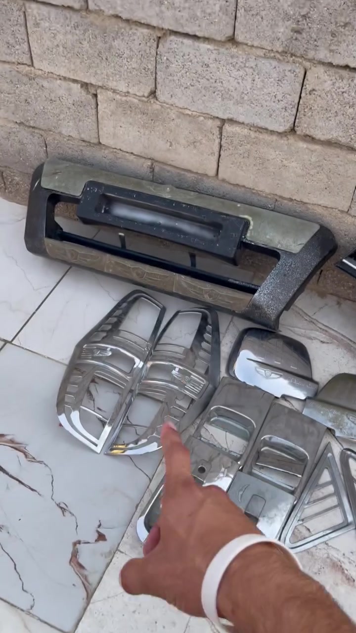 السلام عليكم شباب قراض ستاركس
شباك الشكل الجديد ودبل دعاميه عوزها بس صبغ
سستم بيبان وبكلايت هم الشباك ودعاميه عادي مفرت 
بس سستم كلهن شلعه سعر 30وشباك30الف ودعاميه ب25الف ولقود ب20الف كلشي ابيع شلعه ومفرت مكاني بصره كرمة علي ***********
