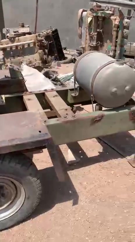 وين اهل زراعه محرك جوندير جنبك شغال 3سلندر جاهز نكره من اي نقص سعره بلاش مع مقطوره مايون وربع ***********
