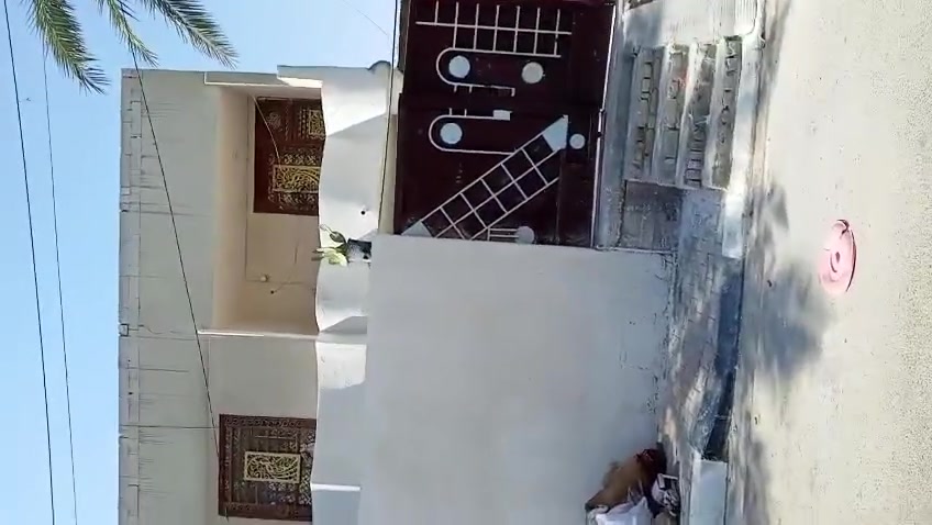 المساحه 250متر كربلاء حي العسكري قطاع11البيت باسمي مباشر طابو صرف 
استقبال 6×4.5
الصاله 5في 9
المطبخ 5كيلو 4
غرفتين جوه5في4
فوك غرفتين وحده 6في4.5
الثانيه 3.5في4وحمام
وحمام وصحيات خارجيه للاستفسار الاتصال على ***********
