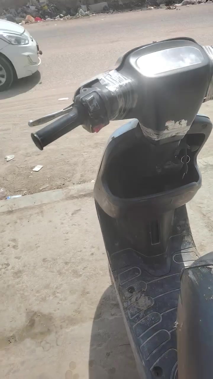 سلام عليكم شباب دراجه زعره للبيع الدراجه مفتوحه كفراتها اصليه شلعتها حلوه كلش دراجه كهربائيات كلهن شغالات عوزها باتري فق الشاصي مكفول بيها صوت ناعم بجهت الكلجات  دراجه نضيفه شوفت عينك سعر 175 بيها مجال حك الجيه *********** مكانها دوانيه مركز بل جمهوري
