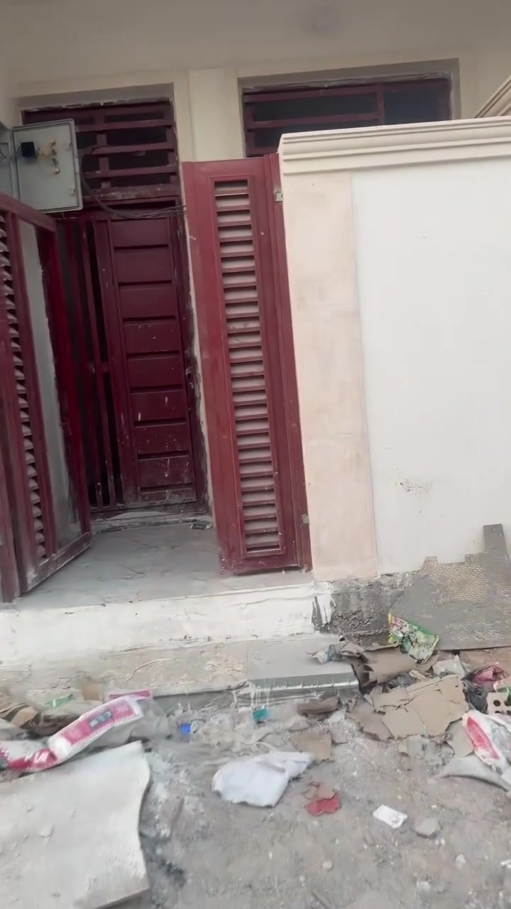 السلام عليكم بيت البيع المساحه ٦٥متر العنوان الدوانم شارع ابو الحرار اول فرع خدمات كامله لبيت بناء حديث جاهز السكن طابق واحد السعر ٦٢وبي مجال تصال ***********او مرسه الصفحه
