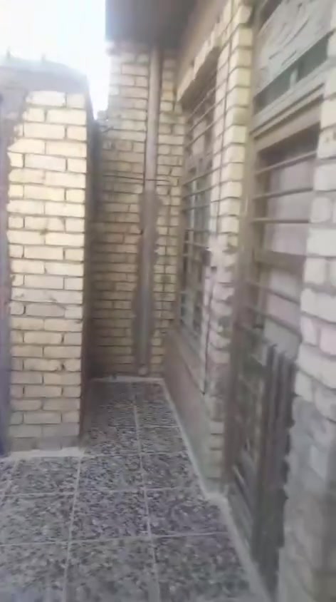 بيت للبيع مساحه ١٠٠ متر العنوان حي السفير الخامسه مكاتبه فقط البيت جديد بناء ٢٠٢٦ السعر ٦٥  للاتصال *********** كامل خدمات تبليط مقرنص
