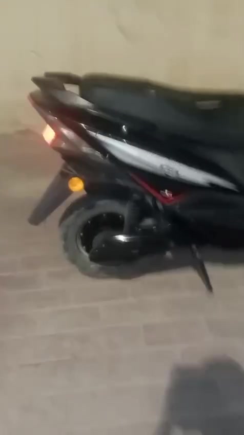سلام عليكم موطور شحن لبيع بطارياته مو حيل قويات مادري شكد يقرن لي ياخذه حديد مكسر وطور المانه شحنه يكفيني يوم كامل يكفيني سعره 250وبي مجال مكانه رمادي جمعيه رقم تلفون ***********
