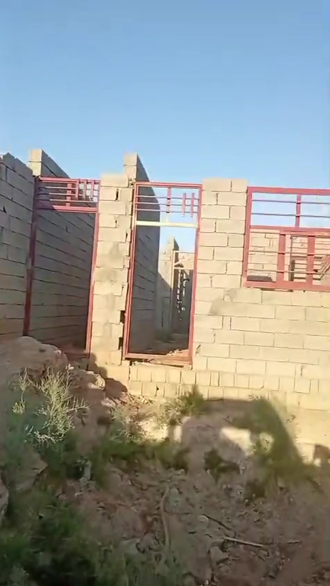 السلام وعليكم هيكل للبيع 200متر البناء غرف النوم 2صاله ،،استقبال،،،مطبخ،،،تقاطع النهروان الخنساء مقابل المدارس مكلف بالنشر ***********
