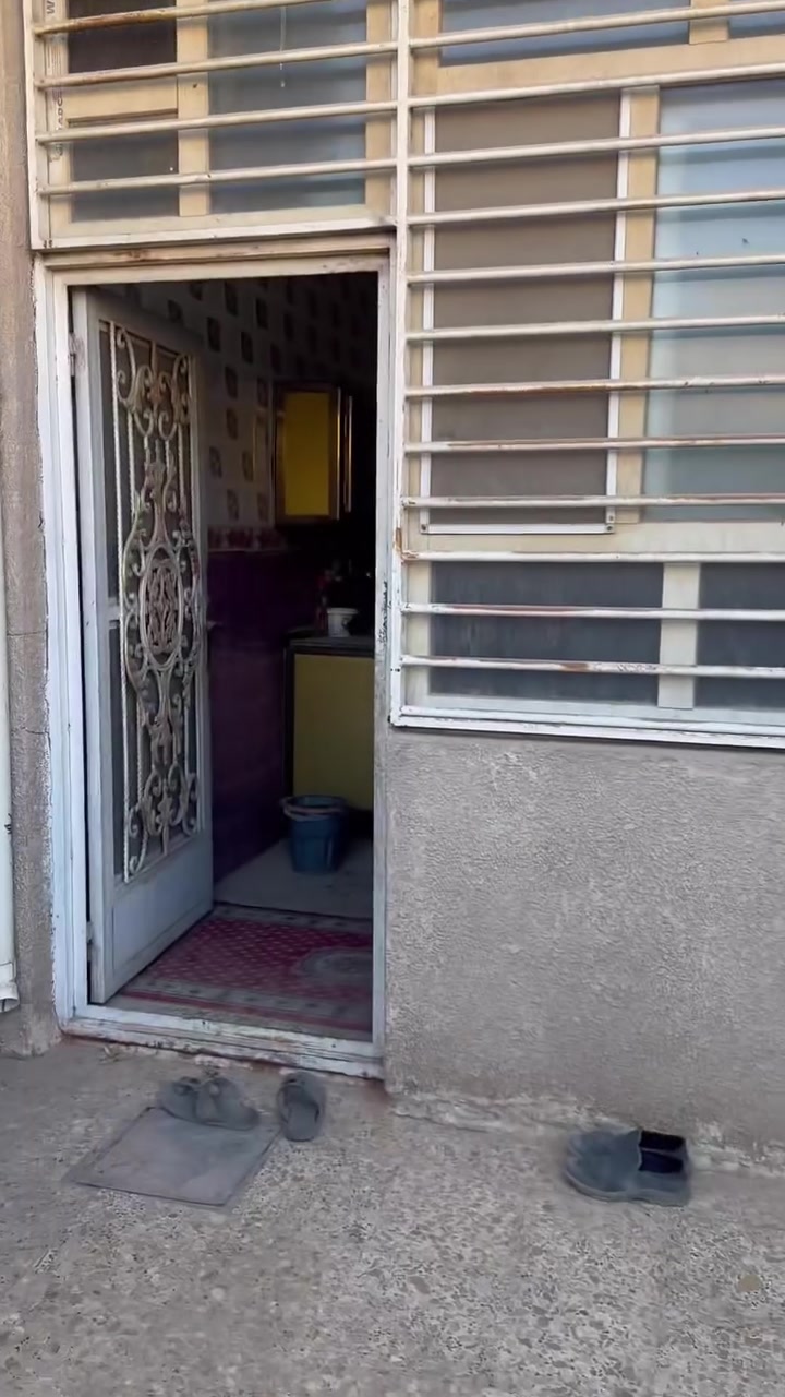 سلام عليكم بيت لبيع 200متر بناء البيت درجه أولى صب كونكريت طابوك نهروان بناء البيت بل 2019 عنوان شارع المطار شارع السبيس 
رقم الهاتف ***********
