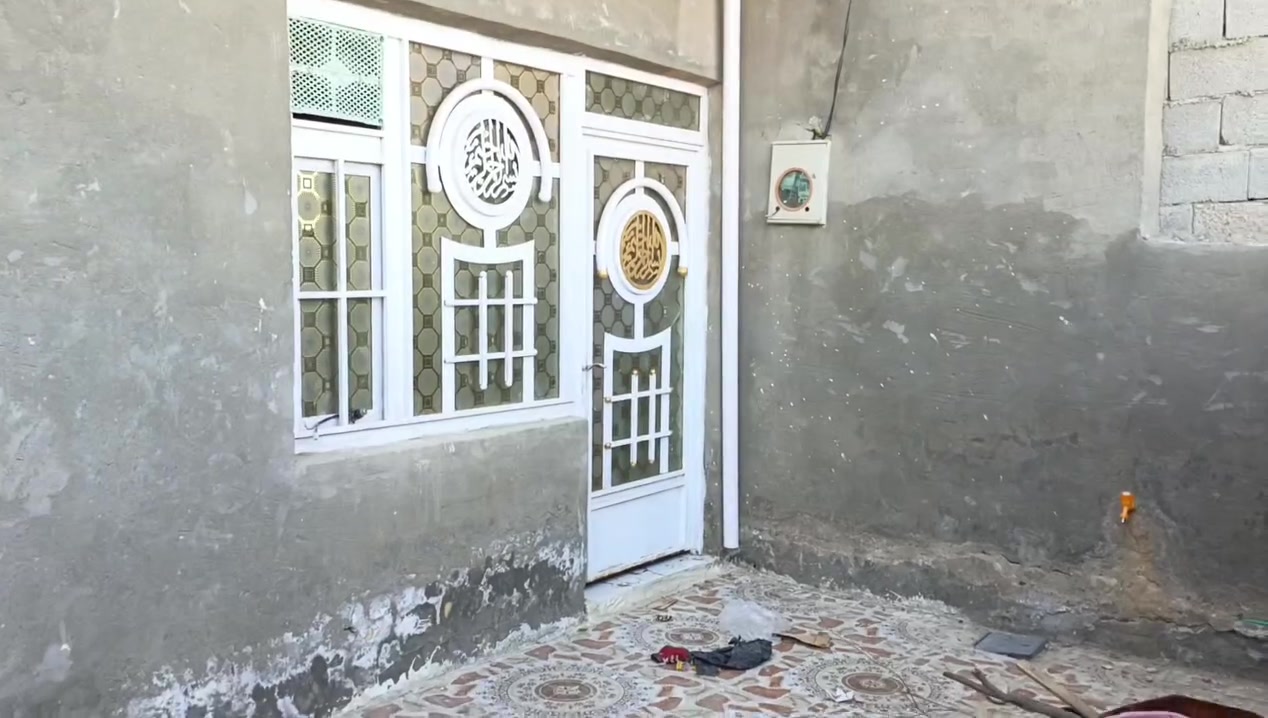 السلام عليكم 

بيت طابقين في منطقة الوافدين الواجهيه الاولى  الطابق الأول كامل و الطابق الثاني غير كامل عوز بس لبخ و كهربائيات 
 
المساحه 150 متر 

ويحتوي على 

استقبال + صاله + غرفة نوم + مطبخ + حمام داخلي + وصحيات خارجيه 

للستفسار عن سعر البيع الرجأ الاتصال على الرقم التالي 
‏‪***********‬‏

***********
