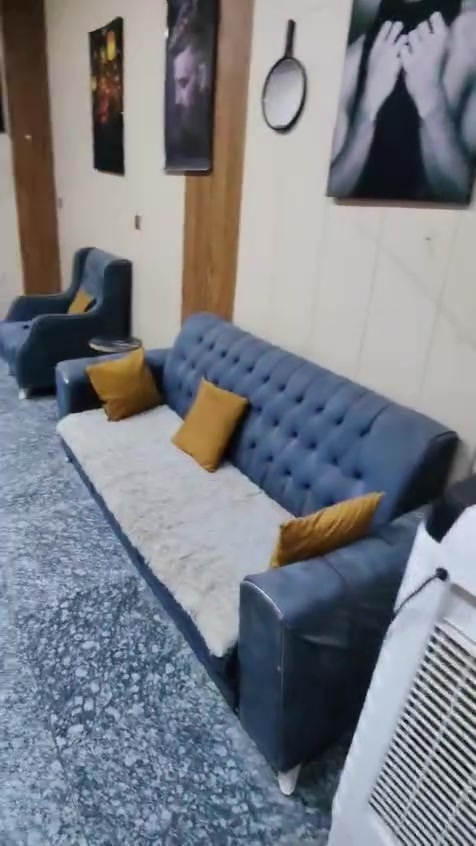محل كامل مكمل محتاج بس حلاق كون ملتزم متفرغل للشغل مكان كربلاء بوبيات عمود 84 اهم شي يفتح صبح *********** هذا رقمي

