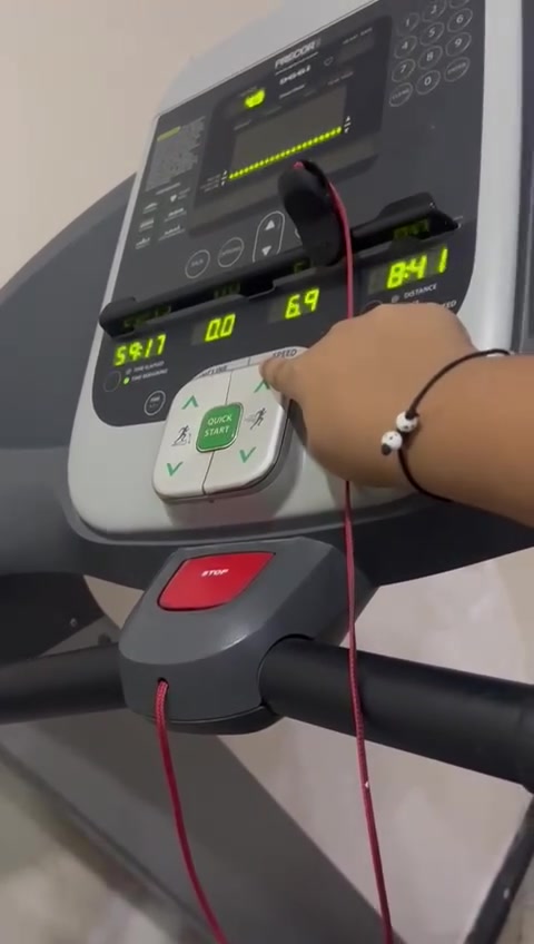 جهاز جري بحاله جدا ممتازه واستعمال قليل جدا سعره الشراء مليون سعر البيع ع الخاص او اتصال ع ***********
