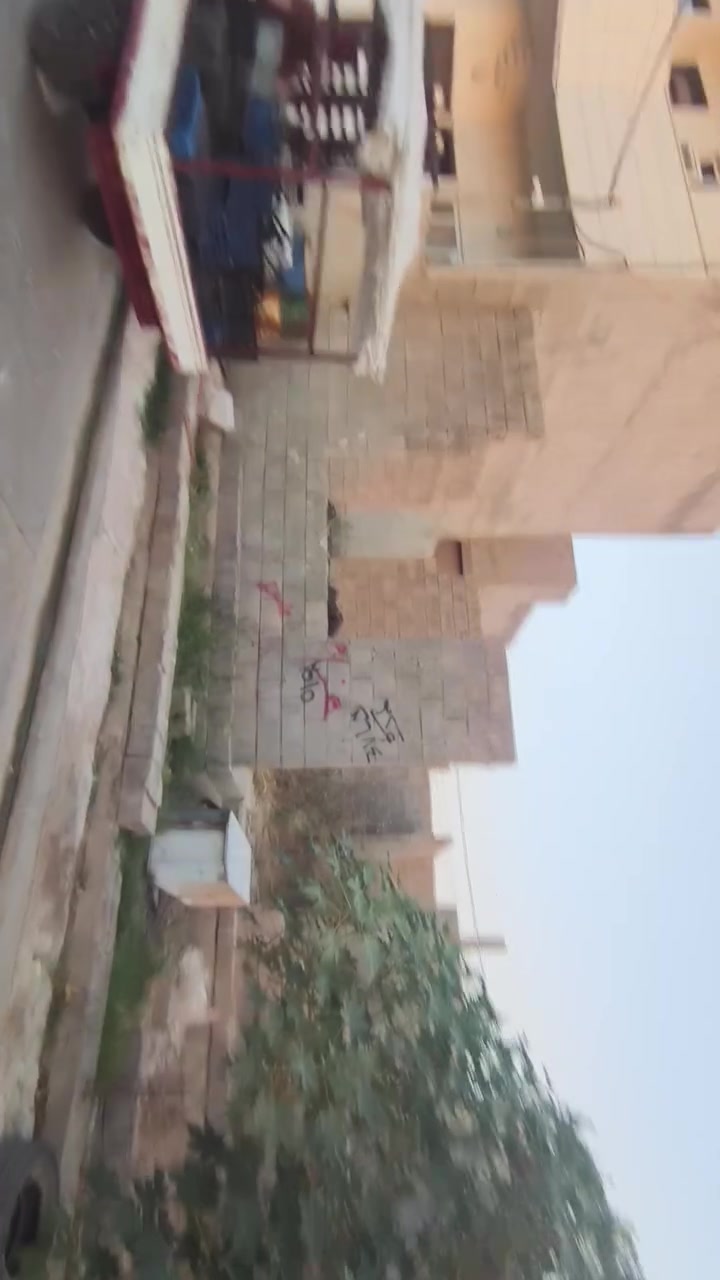 هيكل مساحه ١٥٥ متر
واجه ١٠ و٧٠ سانتي متر 

يتكون الهيكل غرفتين نوم ومطبغ وهول وستقبال وحمام 

بادلوا   شغل رقم  واحد 

الموقع سومر  نهاية فرع الثرثار  جمعية ام الربيعين 

السعر ٢٥ وبيها مجال للشراي  بلاش بلاش ماكو هيج سعر وروح اسئل بل منطقه 

كرت بلديه بي شغلتوا مضبوطه ١٠٠ بل ١٠٠
***********
