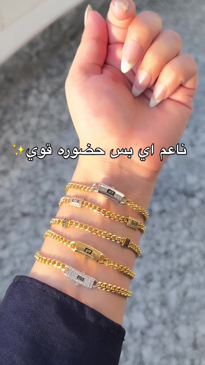 ناعم اي بس حضوره قوي✨

نص مكتوب في الصور:
- ناعم اي بس حضوره قوي ✨