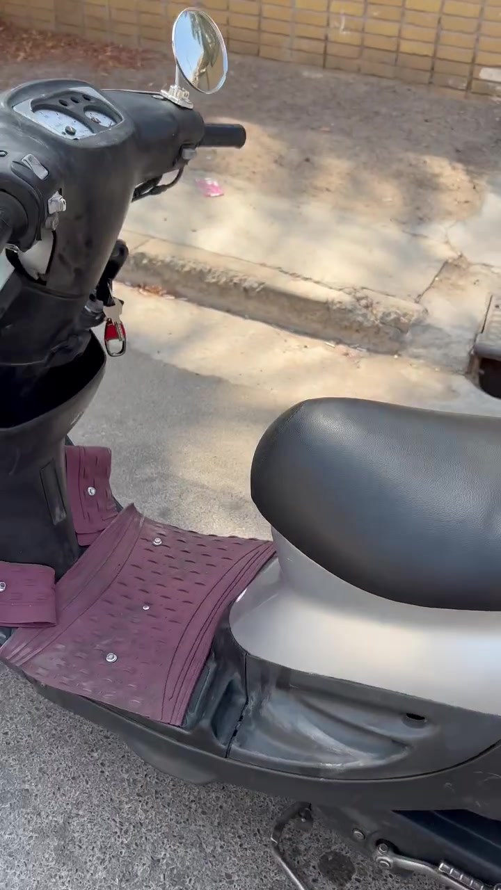 سلام عليكم بيجي 9 ازروف سرعه 60 لايت ناصي عالي دبل اشاره هورن قفل استيرن  سلف وهندر نقصها فقط دشبول عداد سرعه عاطل وعداد بانزين شغال قفل جنطه زوج تايرات جدد موجود مكاني بغداد حي الجامعه رقمي *********** السعر 425 بيها مجال قليل
