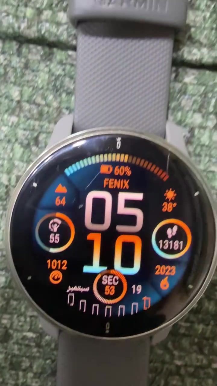 ساعة كارمن Venu 2 plus تدعم المكالمات الهاتفية مع كيبل شحن
اللوان رصاصي السعر 150 الف بيها شخوط بالشاشة غير موثرة على اللمس
