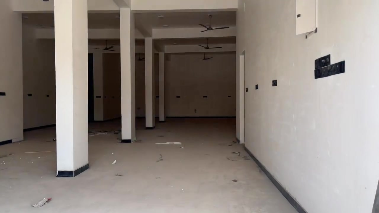 مجمع للإيجار • الموحية قبل الكنوز • ٢٠٠م