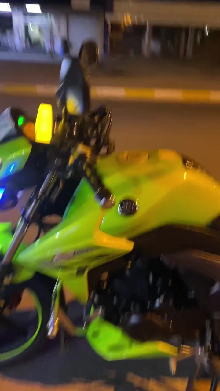 هاوجي ٢٣ مشدود بال ٢٥
كفاله عامه بلادي شركة قبق رقم واحد 
ماشي ٢٠ الف 
تحويل مباشر رقم اجنبي 
السعر ١٨ ونص وبي مجال 
للتواصل الاتصال على الرقم 
***********
مو شراي لتخابر السوگ بي اشكال
