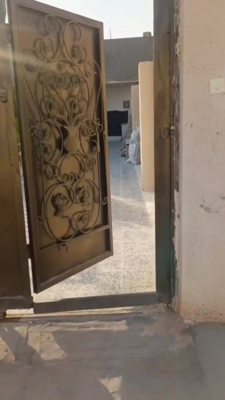 🏡 فرصة مميزة للبيع – دار في موقع حيوي بكربلاء

📍 الموقع: شارع الزوار – قرب جامعة العميد

📐 المساحة: 420 م²
📏 الواجهة: 14 م
📏 العمق: 28 م

✨ مواصفات الدار:
✔️ كراج
✔️ حديقة
✔️ غرفة استقبال
✔️ غرفتان
✔️ مطبخ
✔️ صحيات

📄 السند: قرار (25)

📞 للاستفسار والحجز:
عقارات كربلاء – حيدر الزيادي
☎️
***********
***********
