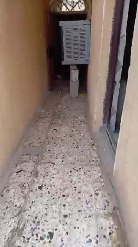 بيت للبيع طابو ملك صرف الشعب الديوان مساحه ٧٥ البيت ٣ طوابق طابقين بناء كامل غرفتين وملحقاتهم اما الطابق الثالث غرفه وحده بناءساندويج ممكن تصير غرفه او مخزن السعر ٩٣

للاستفسار ‭***********‬
