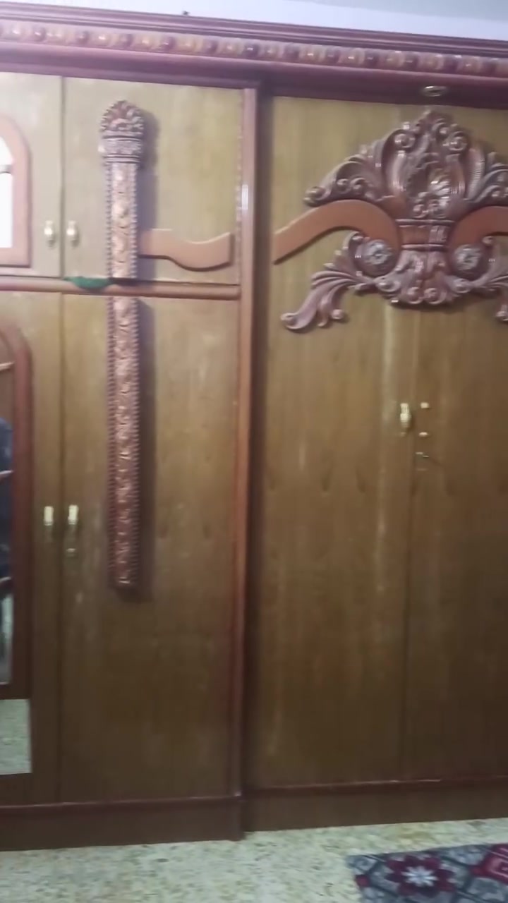 للبيع مكاني جسر ديالى غرفه عراقيه 6قطع نضيفه  السعر 350 وبيها مجال ***********
