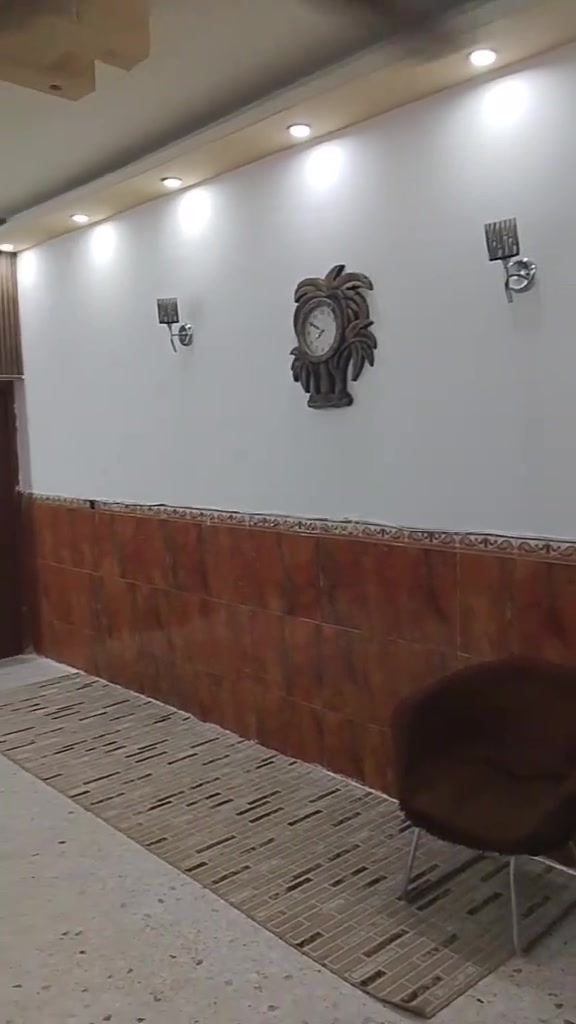 السلام عليكم عندي مشتمل للبيع ٦٠ متر مسلح في النعيريه قريب عله جامع عرفات الطابق الاول طرمه واستقبال ومطبخ وملحقات داخليه وخارجيه والطابق التاني غرفتين نوم وبالكونه والثالث بيتونه وسطحين رقم واتساب(***********)
