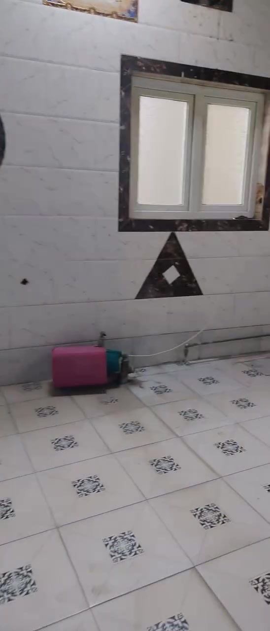 🏠 مشتمل للبيع – ملك صرف
📍 الموقع: صلاح الدين – قضاء بلد، خلف النائب محمد كريم
📐 المساحة: 81 متر
🛏️ غرفتين نوم
🛋️ صالة
🍳 مطبخ
 مرتب وحلو، والمكان مناسب للسكن
📹 التفاصيل كاملة بالفيديو
📞 للجادين فقط: اتصال أو واتساب
***********
🙏 المشتري الجاد فقط يتصل، يرحم والديكم
