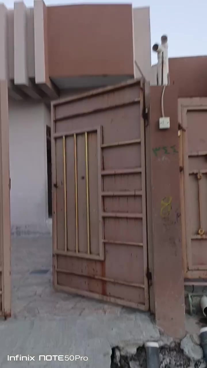 للبيع منطقة الاقتصاديين مساحه 155 متر جبها 6 ونص عمق 25 غرفتين هول استغبال ارضية بولسلين كامل الأساس بادلو مشتملات سيراميك صحيات خارجي داخلي السعر 50 بي مجال *********** واتساب ***********
