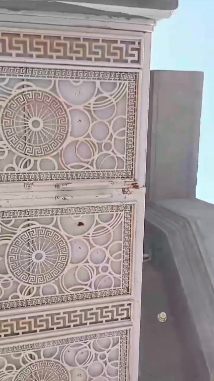 للبيع مشتمل طابق واحد طابو المساحه 140متر الموقع حي العسكري شارع ابو عامر وره المستوصف علي حمد للاستفسار مكتب العائله لعقار شهربان المقداديه حي المعلمين  الرقم *********** 
السعر 60 قابل للتفاوض
